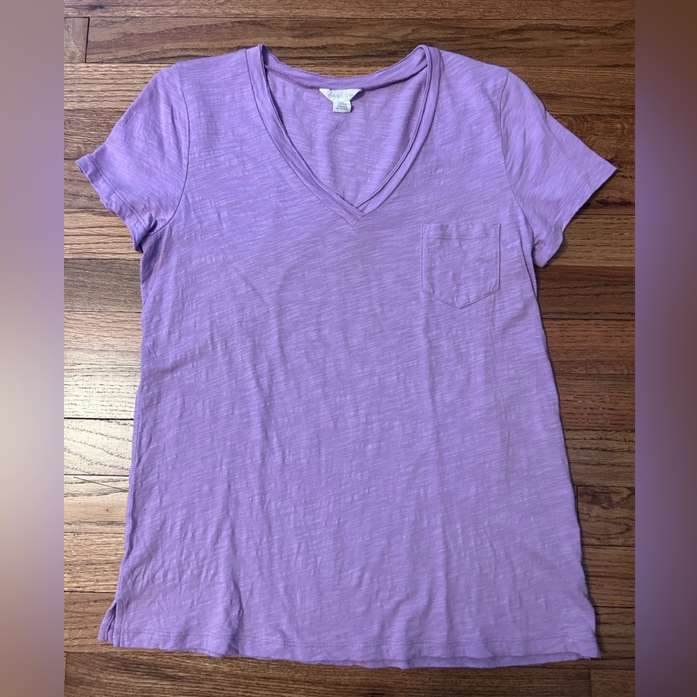 Caslon V-neck T-shirt
